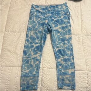Victoria’s Secret Sport blue pattern leggings